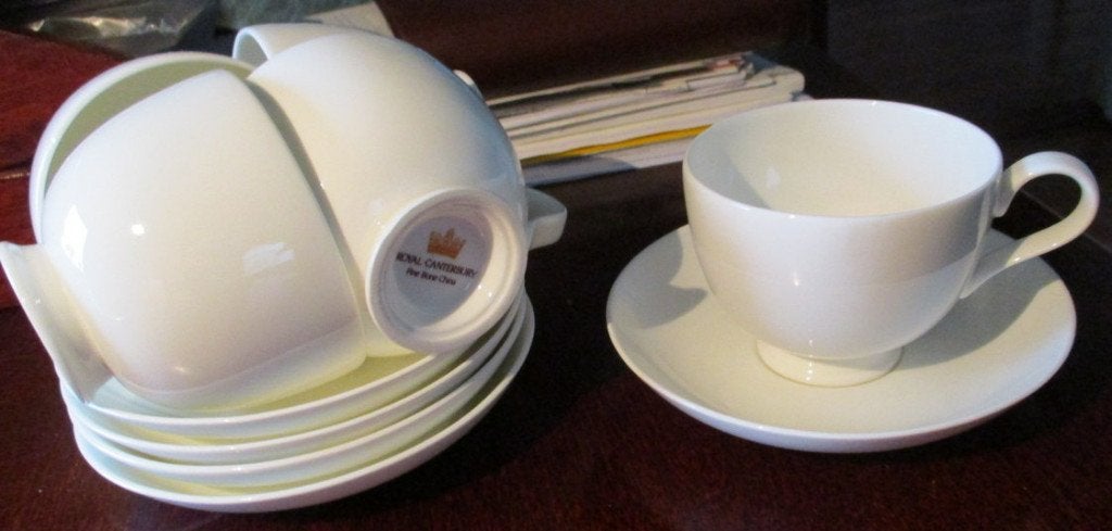 Theekoppen en -schotels (5, porselein/bone china), Klassiek, Ophalen of Verzenden, Zo goed als nieuw, Kop(pen) en/of Schotel(s)