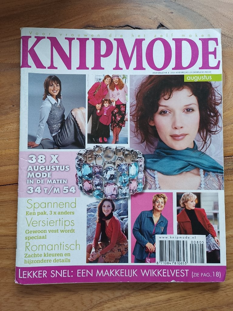 Knipmode augustus 2005 pakken, jasjes, colbert, Hobby en Vrije tijd, Kledingpatronen, Ophalen of Verzenden, Zo goed als nieuw