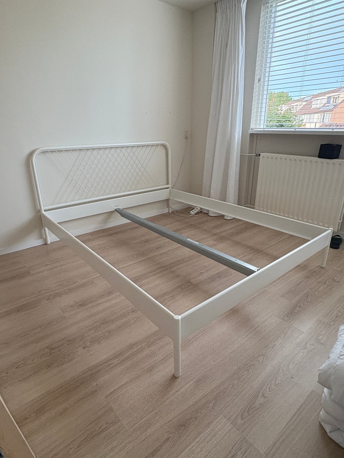 IKEA Nesttun – Wit bed – Metaal – 160x200cm, Ophalen, Gebruikt, Wit, Tweepersoons