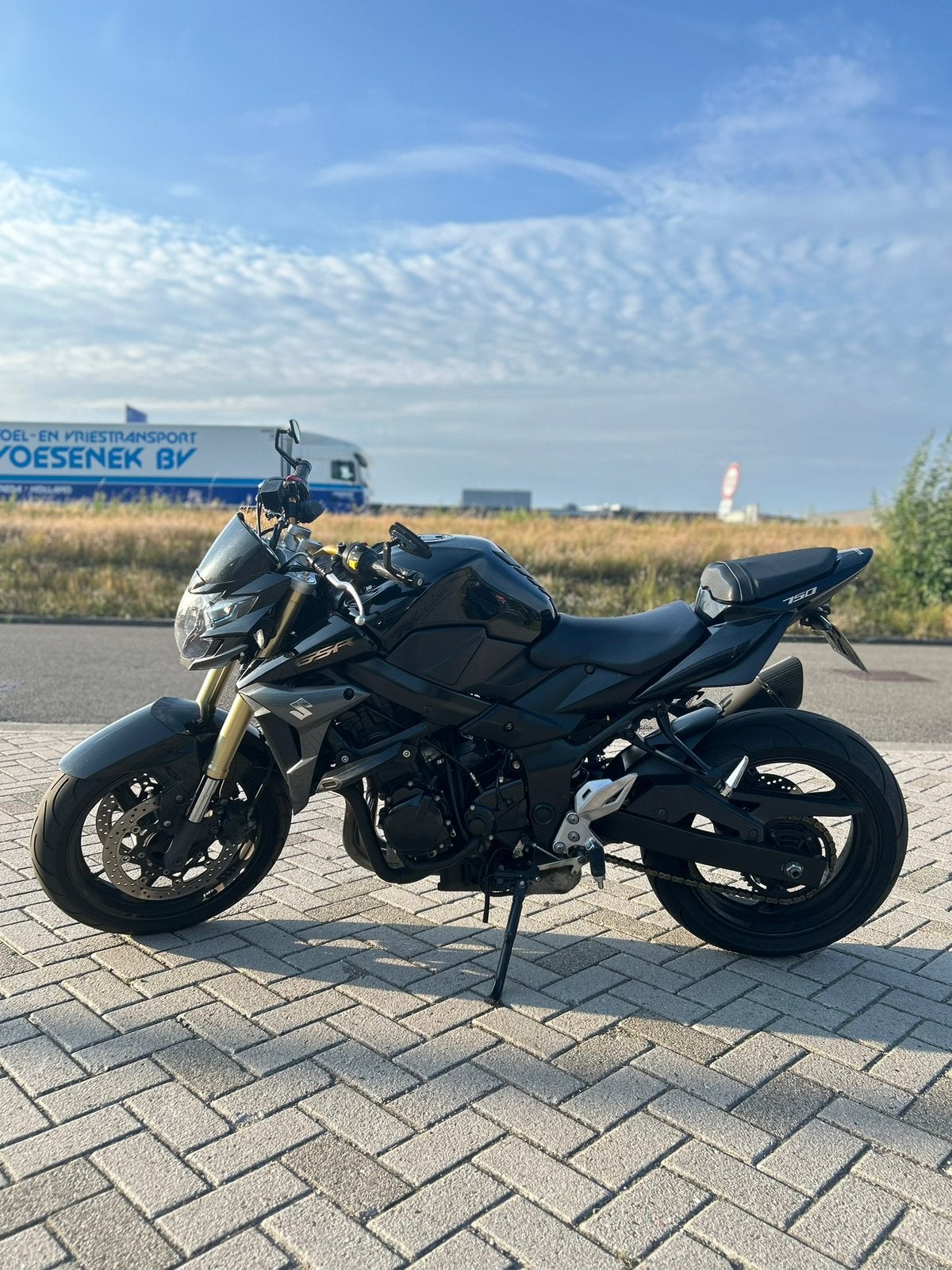 Suzuki GSR 750, Motoren, Particulier, Naked bike