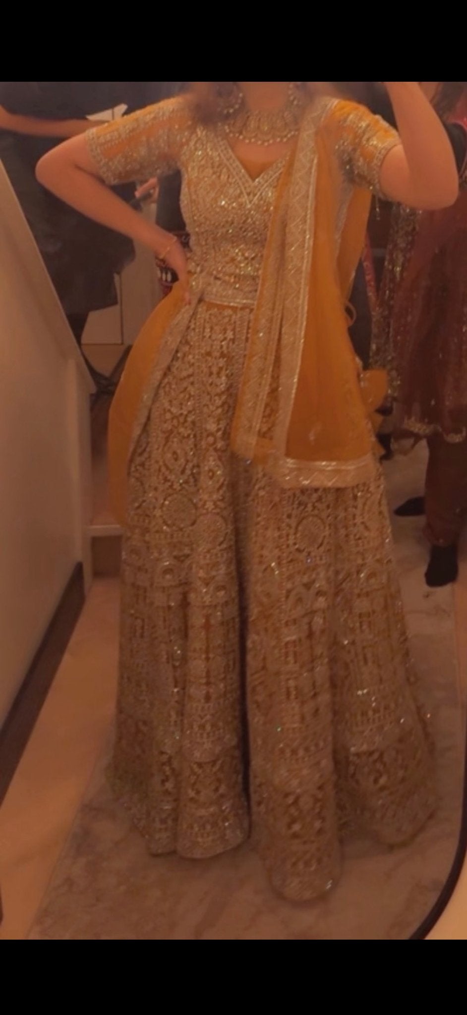 Prachtige Indiase/Pakistaanse trouwjurk - Goud/Oranje, Kleding | Dames, Trouwkleding en Trouwaccessoires, Ophalen of Verzenden