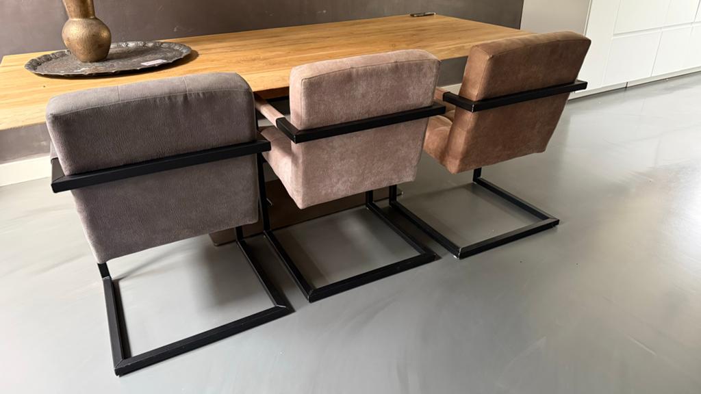 Eettafel Stoelen + bankje in 4 Kleuren met Stalen Frame, Huis en Inrichting, Stoelen, Ophalen, Overige kleuren, Drie, Zo goed als nieuw