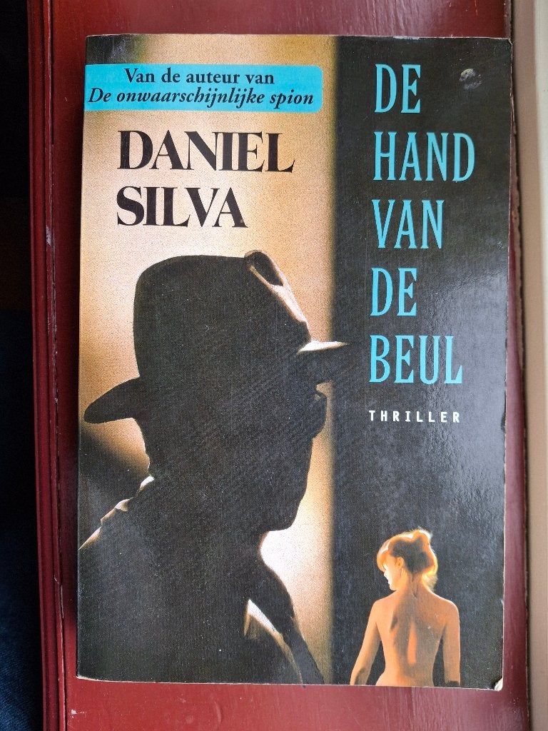 Daniel Silva; De hand van de Beul, Ophalen of Verzenden, Gelezen