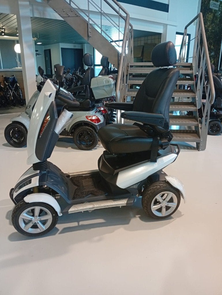 Travelux Infinion 4-wiel scootmobiel - WIT, Overige merken, Ophalen of Verzenden, Zo goed als nieuw, 36 t/m 45 km