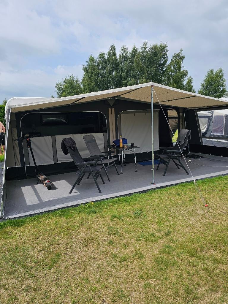 Hobby Prestige 660 WFC,Isabella Nordic voortent,luifel,Erker, Schokbreker, Rondzit, Hobby, 7 tot 8 meter