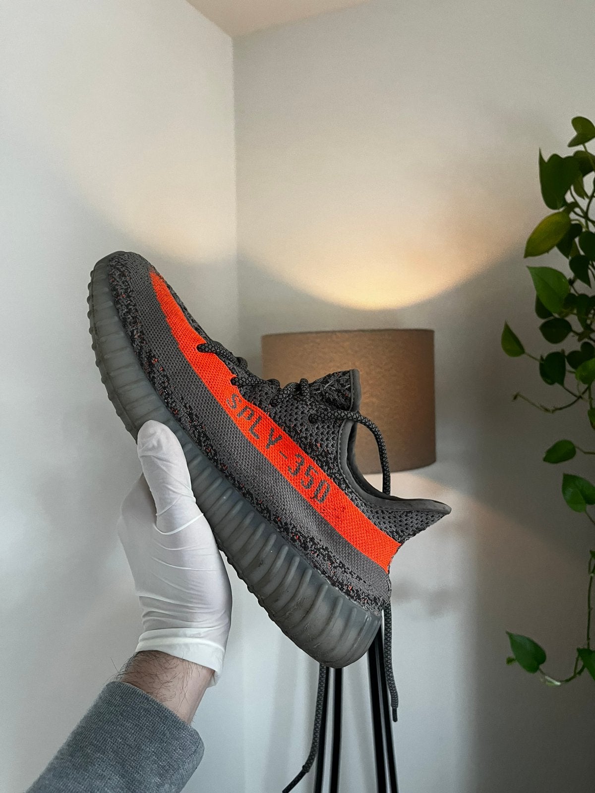YEEZY 350 V2 maat 44, Ophalen of Verzenden, Zo goed als nieuw, Zwart
