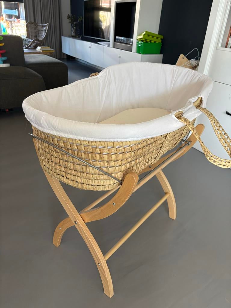 Mooie rieten wieg met standaard, Kinderen en Baby's, Babywiegjes en Ledikanten, Ophalen of Verzenden, Zo goed als nieuw, Wieg