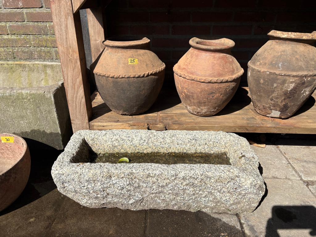 Oude hardstenen trog, Ophalen, Gebruikt, Graniet, Waterornament