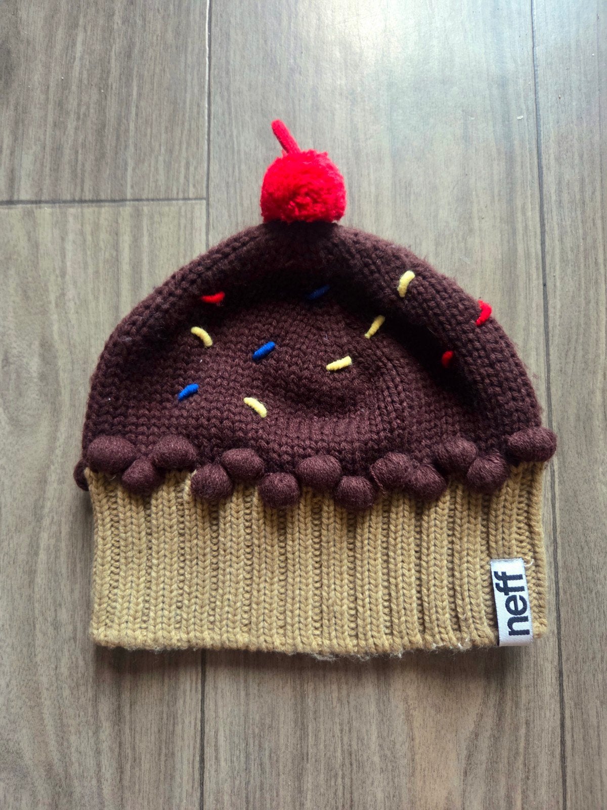 Iconische Neff Cupcake Beanie in de kleur 'Chocolate' (ZGAN), Neff, Ophalen of Verzenden, Zo goed als nieuw, One size fits all