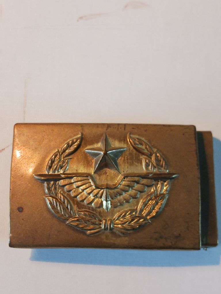 Messing gesp van riem Chinese Luchtmacht, Ophalen of Verzenden, Zo goed als nieuw, Patch, Badge of Embleem