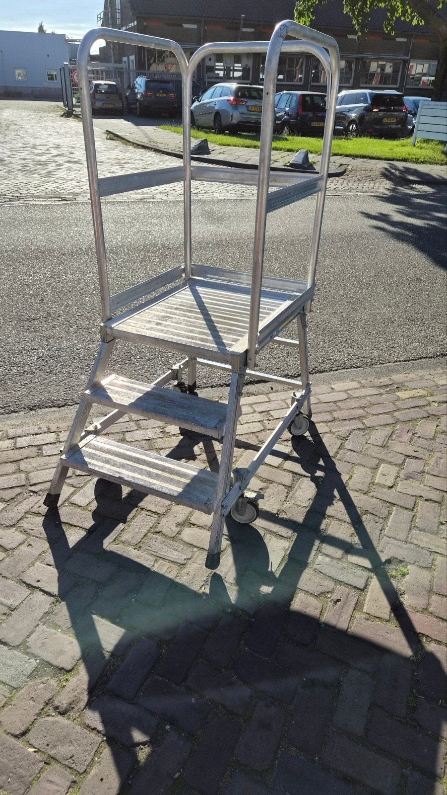 Te koop aluminium Bordestrap/magazijntrap, Doe-het-zelf en Verbouw, Ladders en Trappen, 2 tot 4 meter, Ophalen of Verzenden