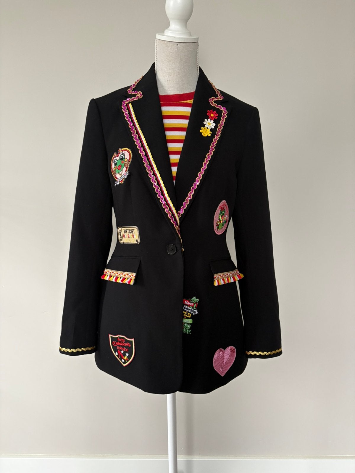 Oeteldonk jasje maat M/38 dames met rugembleem 🐸🩷, Carnaval, Zo goed als nieuw, Kleding, Ophalen