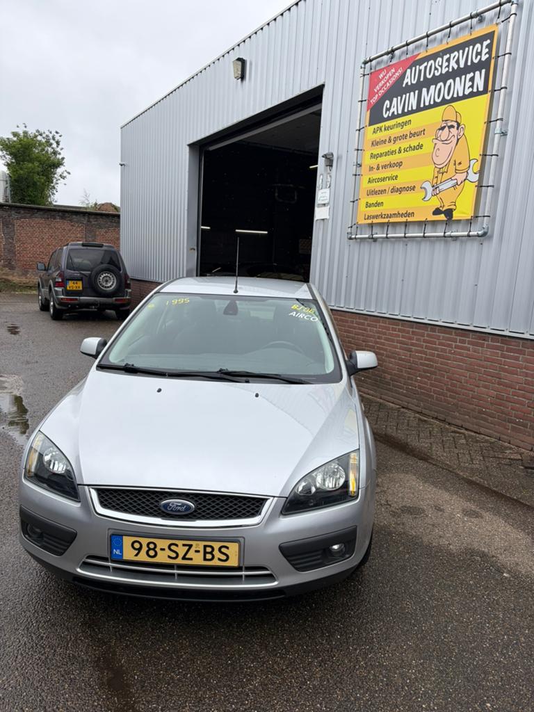 Ford Focus 1.6 74KW 4D 2006 Grijs, 1596 cc, 4 cilinders, Startonderbreker, 100 pk