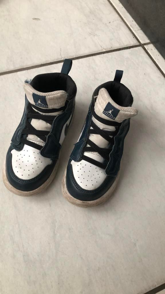 Nike Air Jordan sneakers mt. 27 met elastische veters, Schoentjes, Jongetje of Meisje, Ophalen of Verzenden, Zo goed als nieuw
