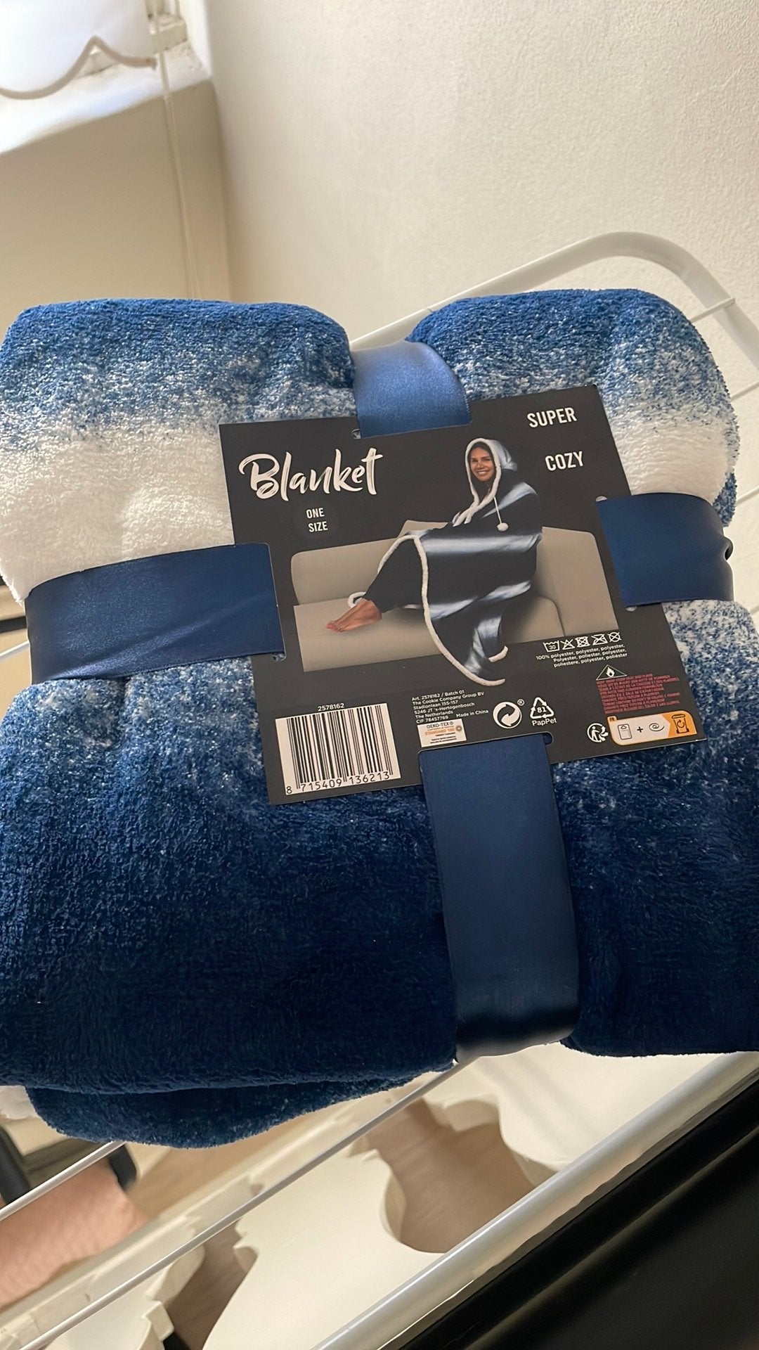 Fleecedeken blauw wit met capuchon en pompoms, Overige materialen, Nieuw, Ophalen of Verzenden, 65 cm of meer