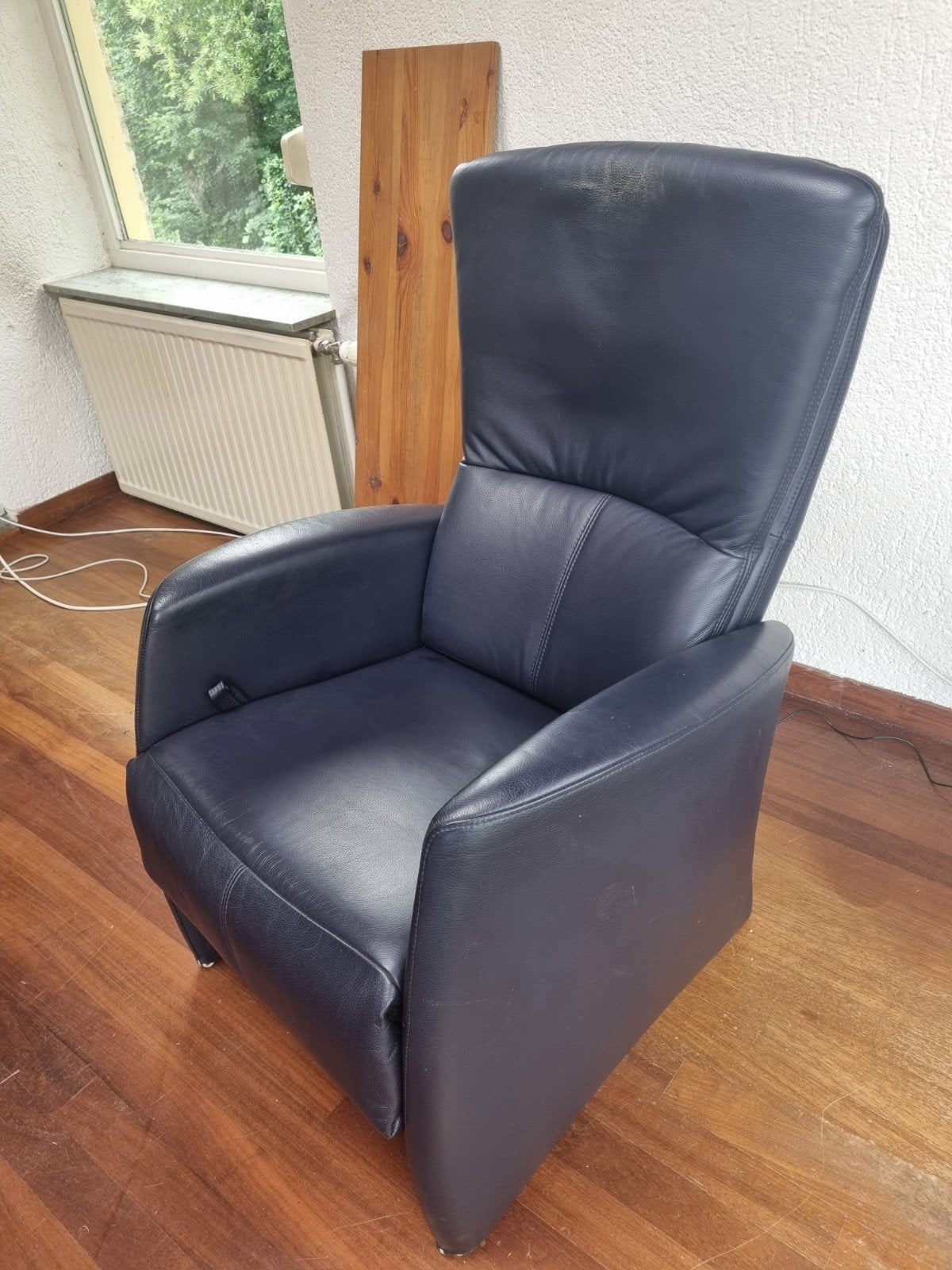 Relaxfauteuil donkerblauw gebruikt, Huis en Inrichting, Ophalen, Gebruikt, Blauw, Leer