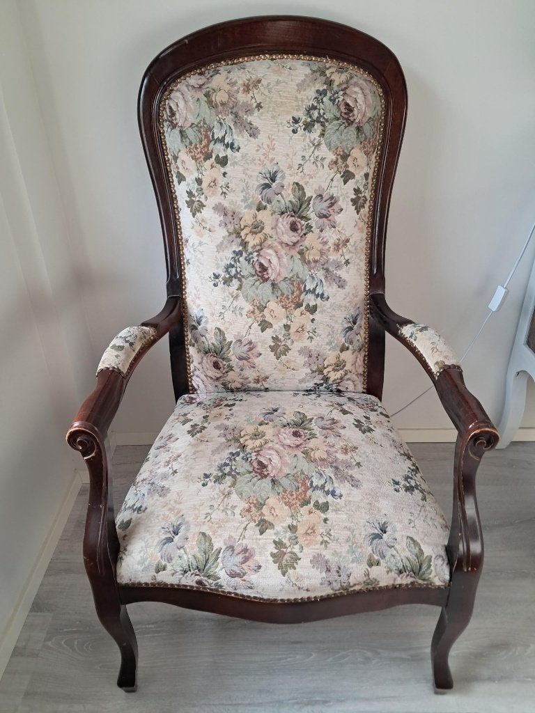 Antieke stoel , brocante fauteuil met bloemmotief ., Ophalen