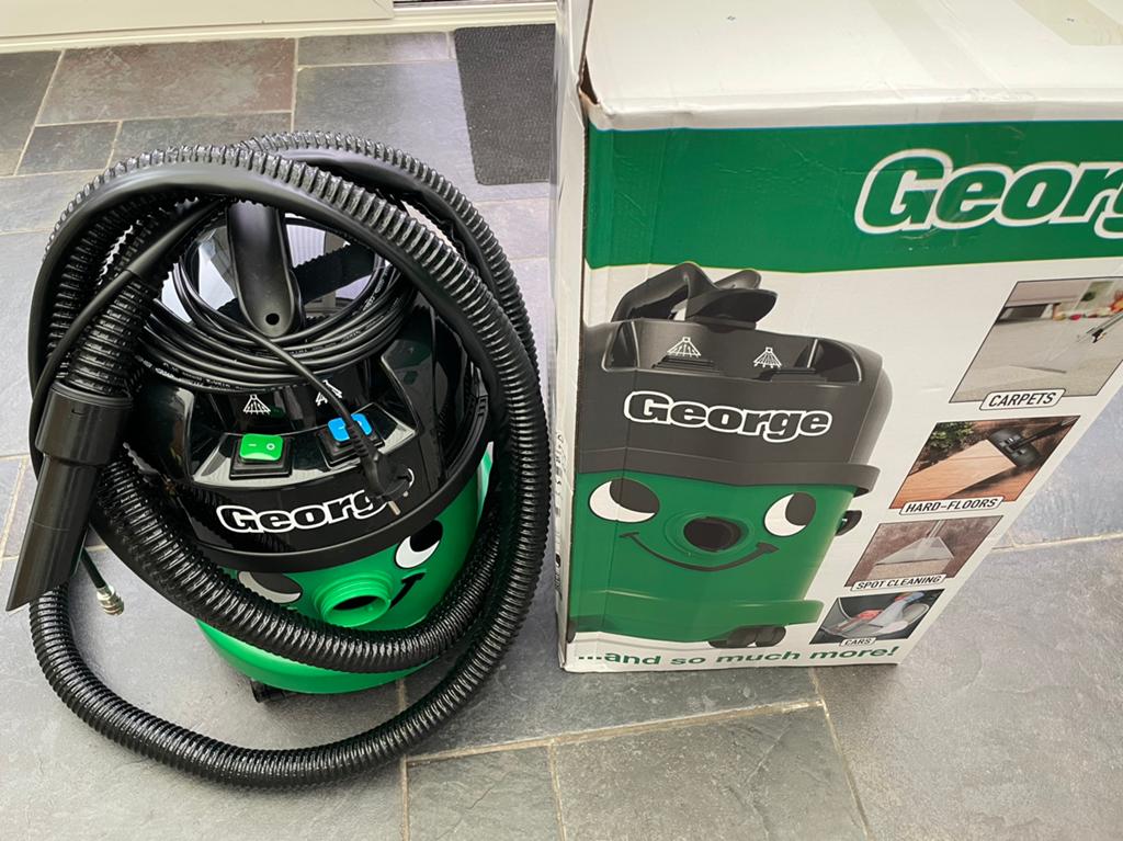 Numatic george tapijtreiniger (weinig gebruikt), Ophalen, Zo goed als nieuw, Waterstofzuiger