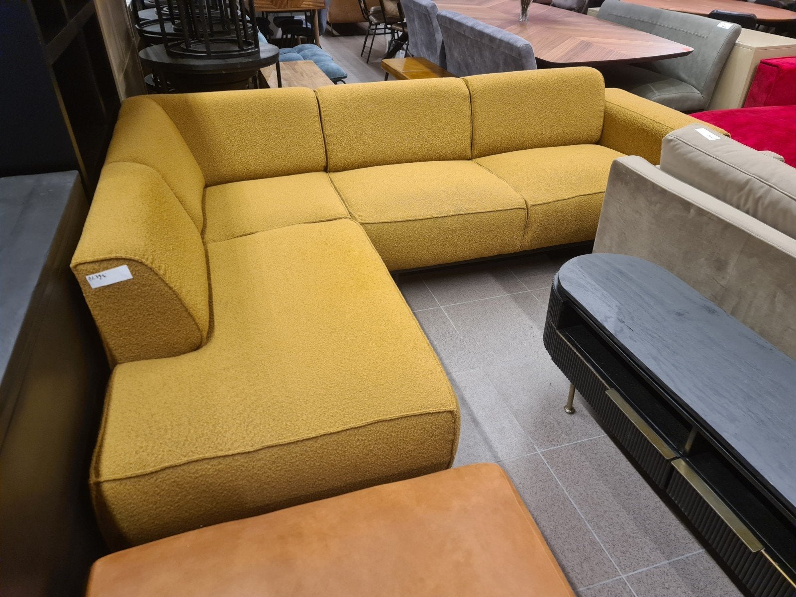 nieuwe Woood hoekbank statement butter 275x210cm okergeel, Huis en Inrichting, Banken | Complete zithoeken, Ophalen, ., Nieuw