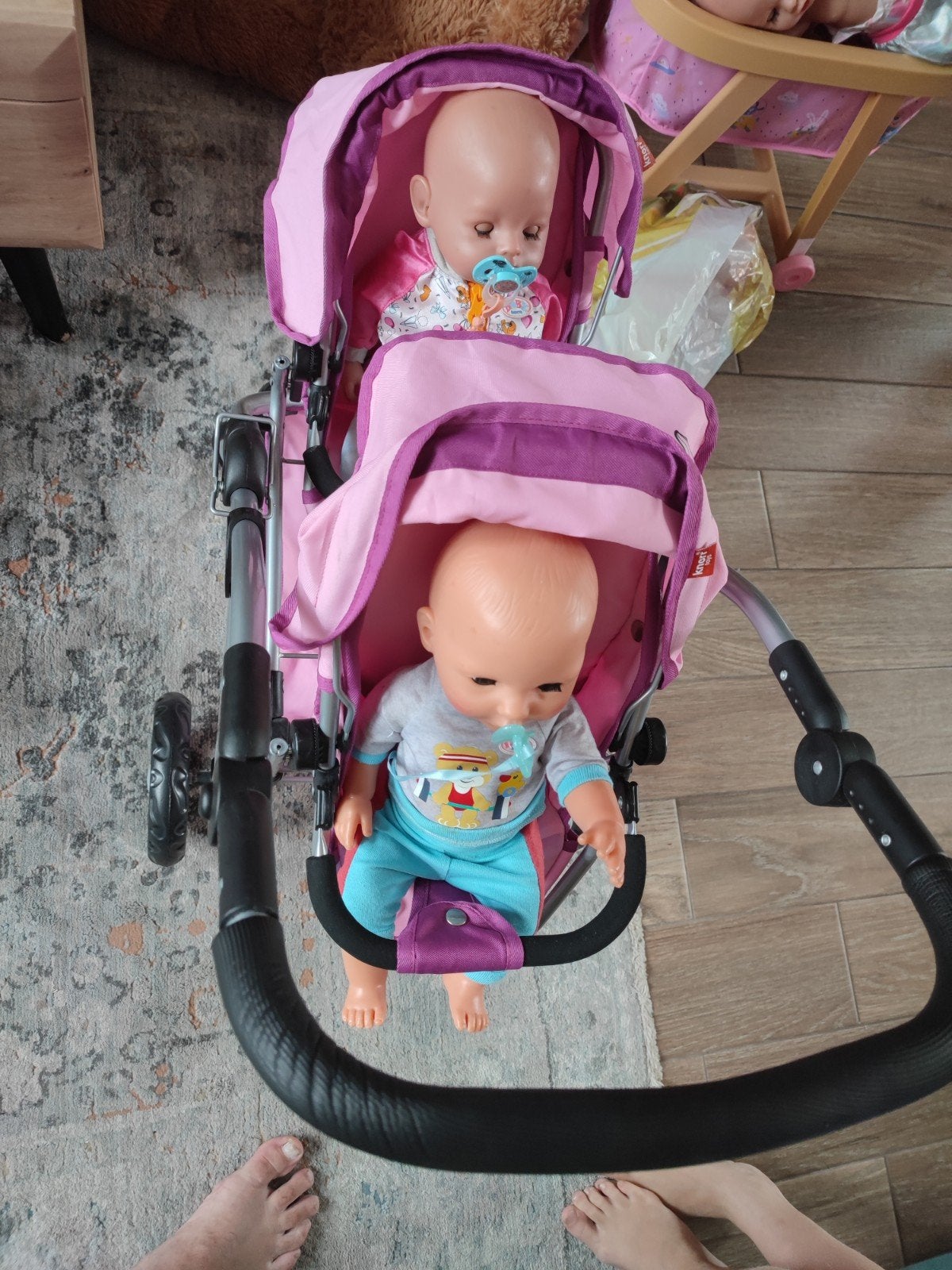 Roze poppenwagen tweeling met 2 Baby Born poppen, Kinderen en Baby's, Speelgoed | Poppen, Ophalen of Verzenden, Gebruikt, Babypop