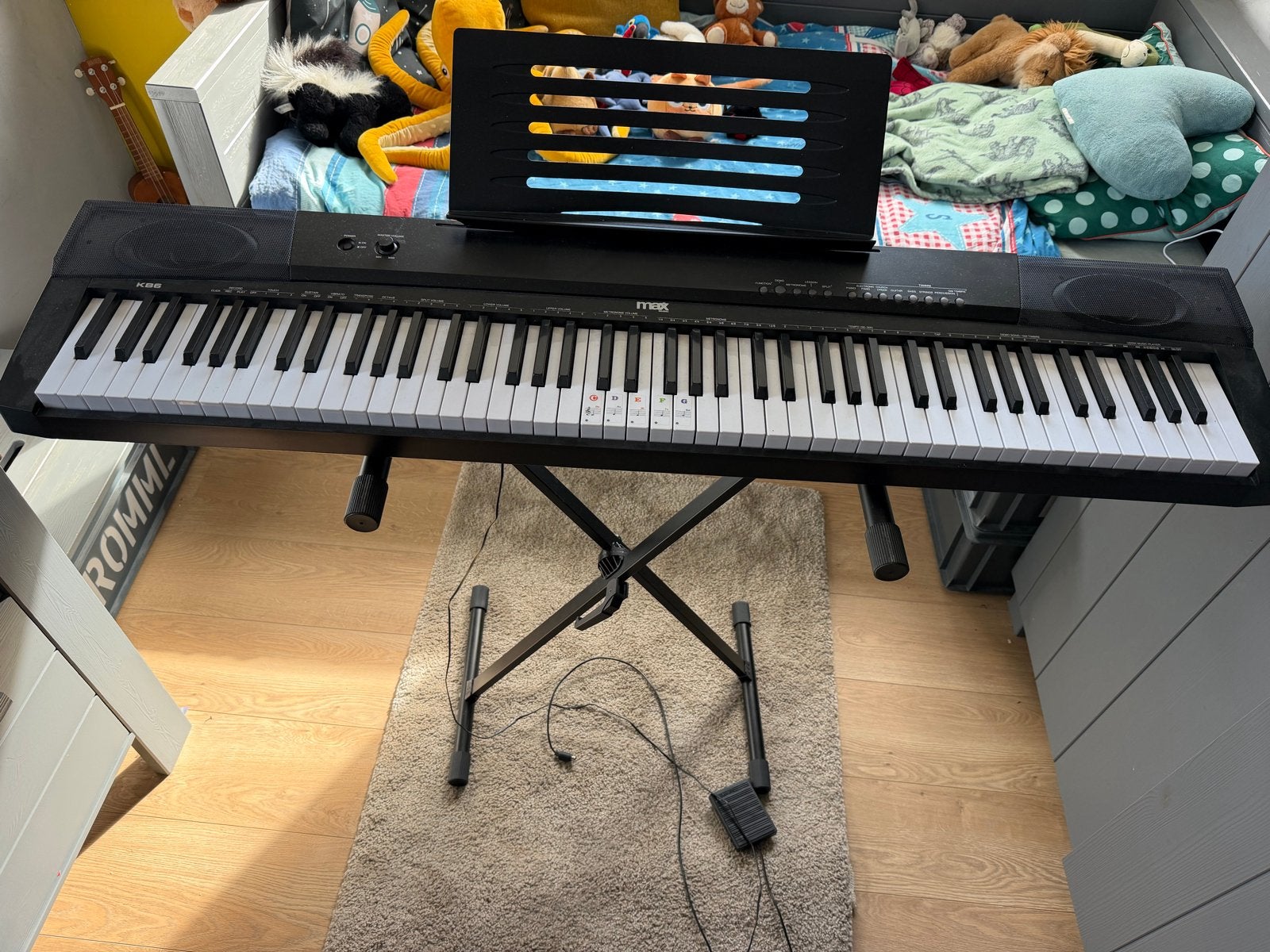 Max KB6 digitale piano met standaard en lessenaar, Muziek en Instrumenten, Ophalen, Zwart, Digitaal, Zo goed als nieuw