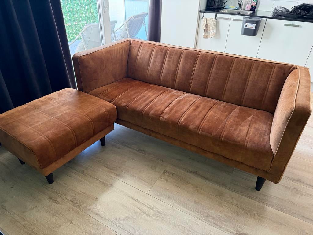 Velvet bruine bank - met hocker, Huis en Inrichting, Ophalen, Gebruikt, 150 tot 200 cm, Driepersoons