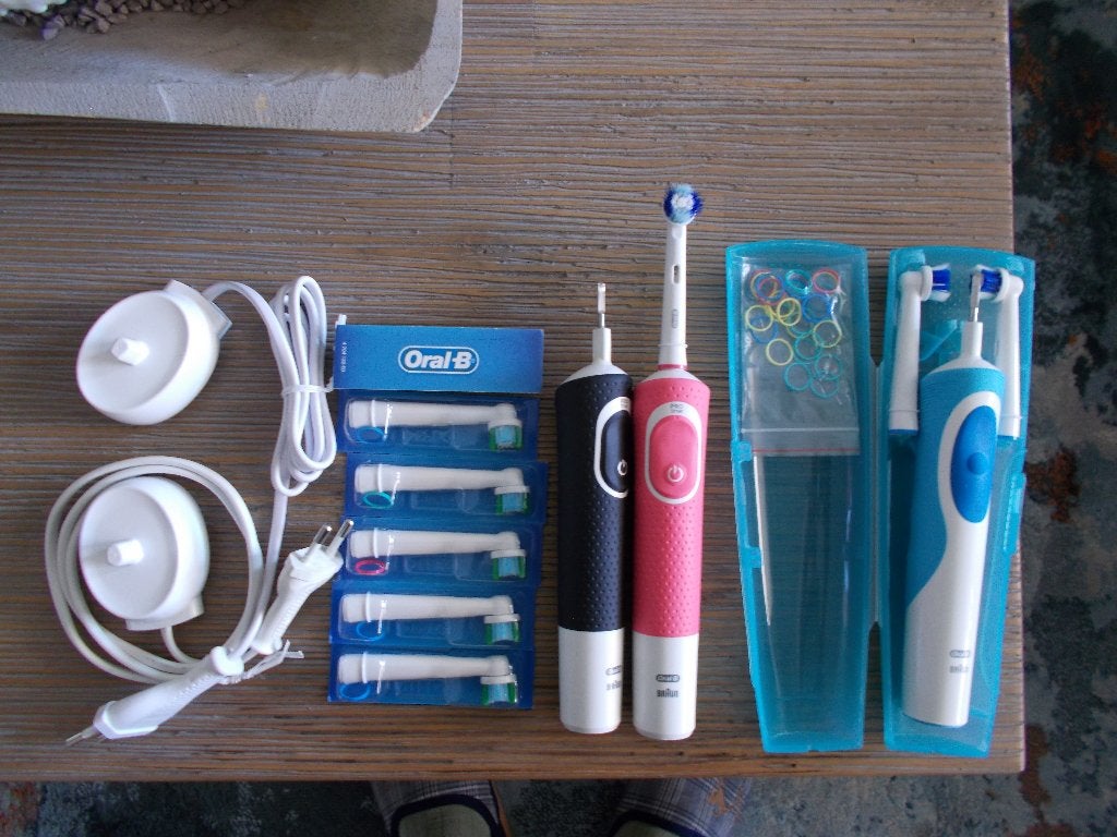 Oral-B elektrische tandenborstels (3x) met extra accessoires, Ophalen of Verzenden, Zo goed als nieuw, Tandenborstel