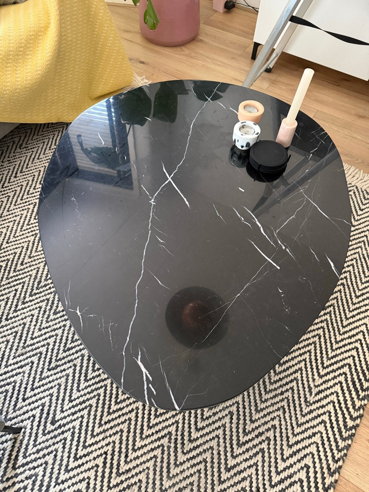 Zwarte salontafel met marmer en metalen onderstel, Ophalen, 50 – 75, Gebruikt, 100 tot 150 cm