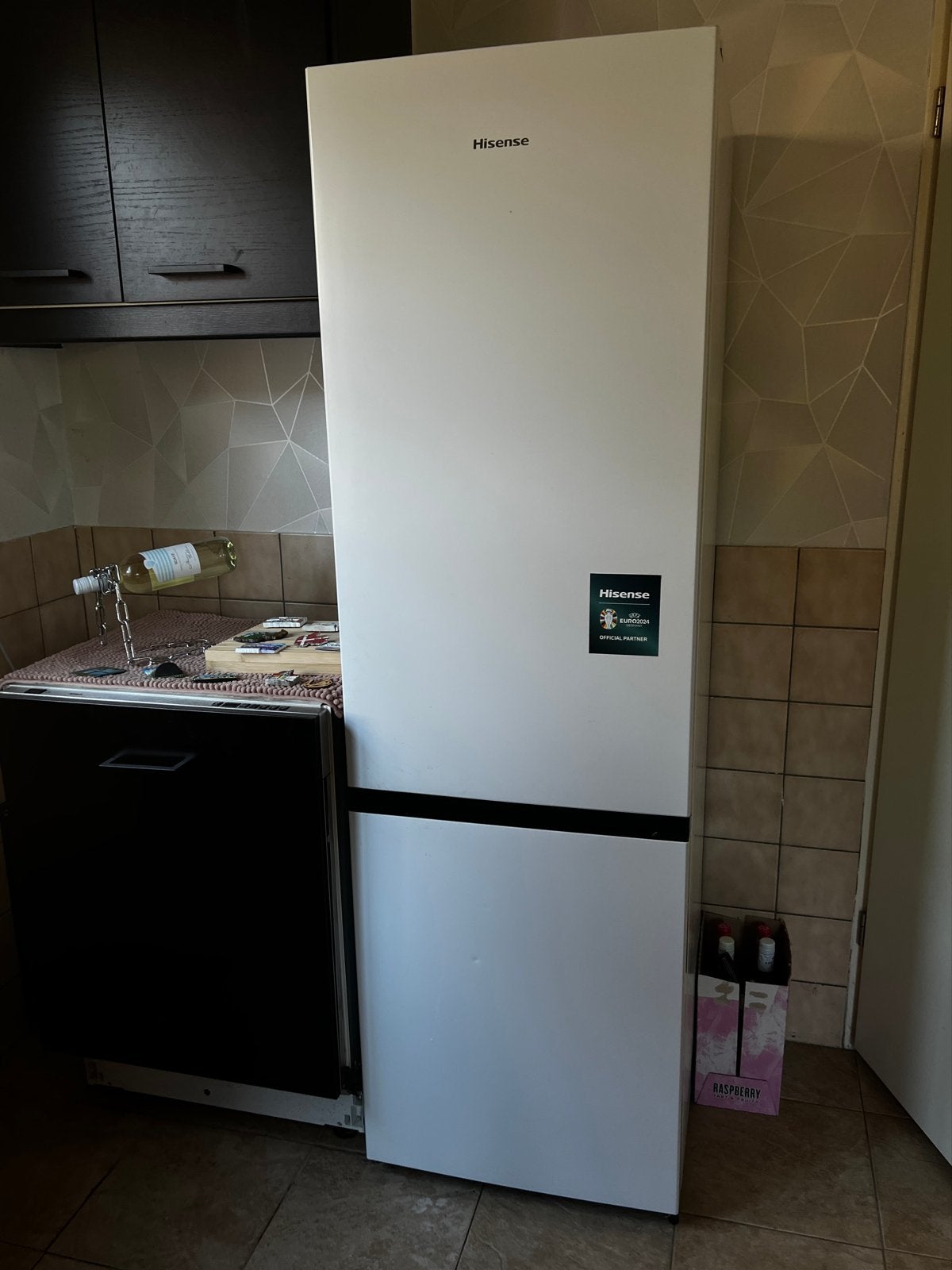 Hisense RB329N4AWE Koel-vriescombinatie - ZGAN met garantie, Ophalen, Met aparte vriezer, 160 cm of meer, Zo goed als nieuw