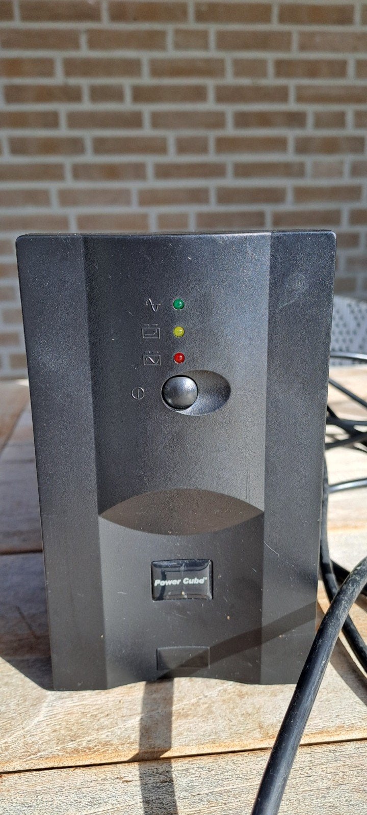 Gembird Power Cube UPS-PC-652A Noodstroomvoeding, Ophalen, Gebruikt