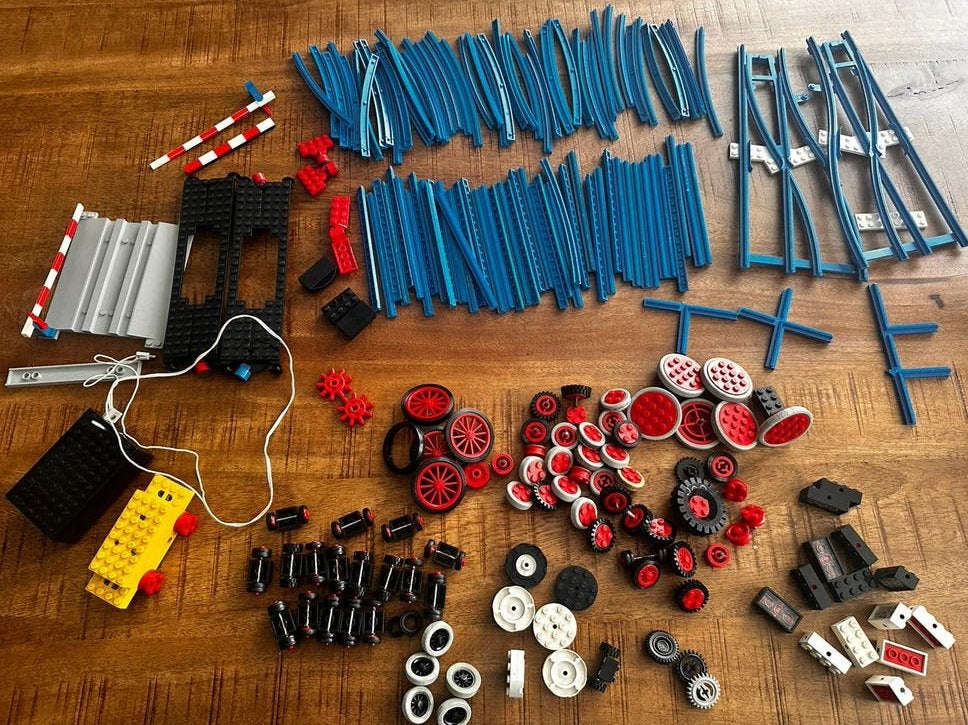 Lego trein onderdelen en vintage wielen, Overige thema's, Lego, Accessoire, Ophalen of Verzenden