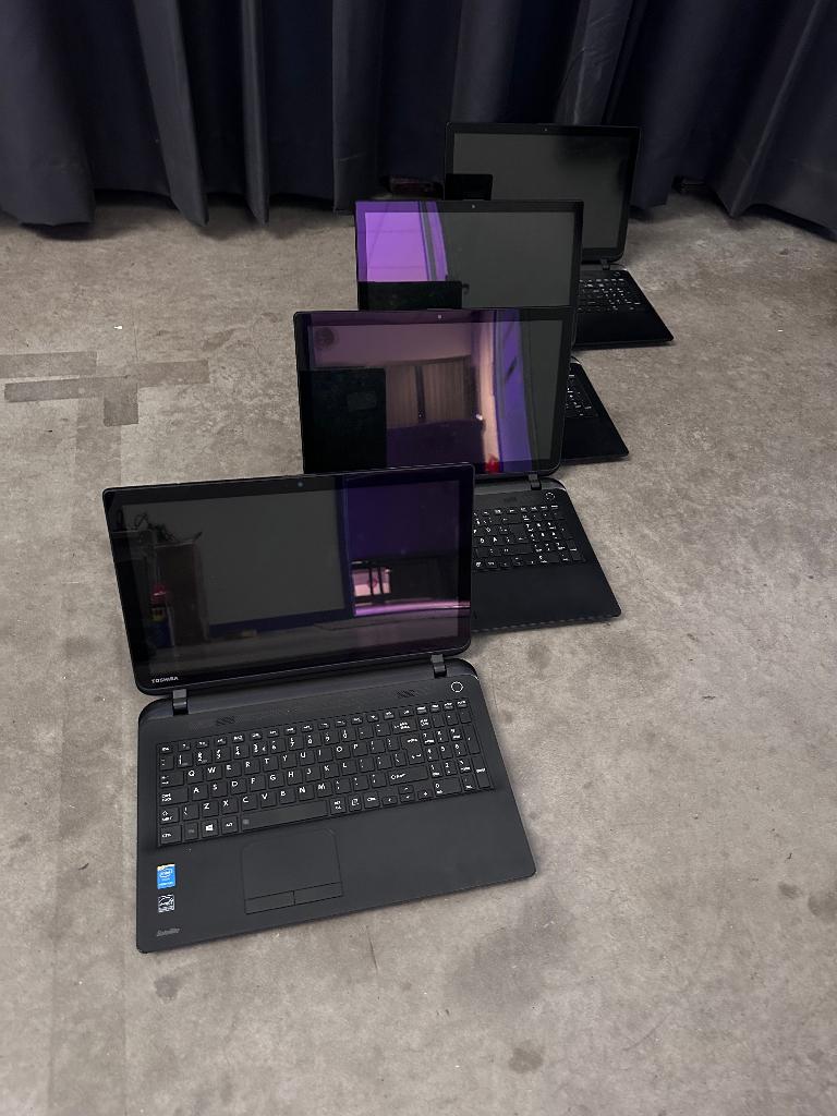 Toshiba Satellite laptops met Blue Screens, Computers en Software, Windows Laptops, Niet werkend, 15 inch, SSD, 2 tot 3 Ghz, Minder dan 4 GB