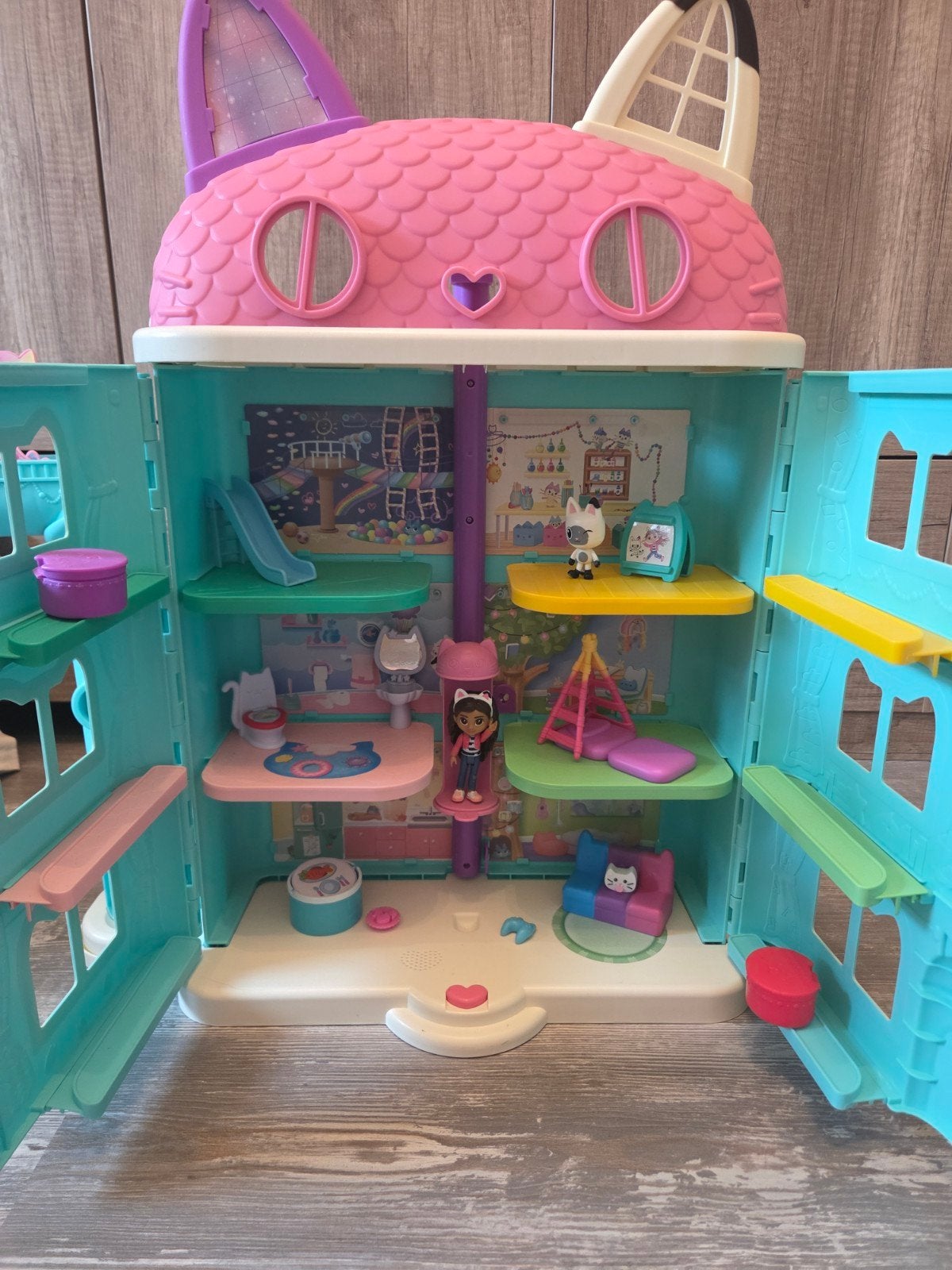 Gabby's Poppenhuis, pop en haarband, Ophalen of Verzenden, Zo goed als nieuw, Poppenhuis