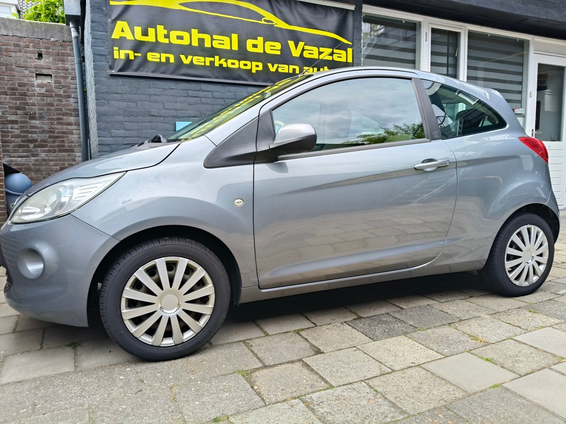Ford Ka 1.2 Titanium AIRCO DISTRIBUTIE GEDAAN, Auto's, Ford, Voorwielaandrijving, Stof, Gebruikt, 4 cilinders