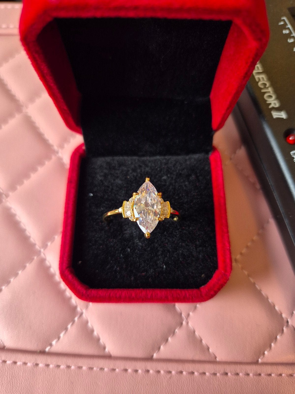Vergulde ring met 3ct markies CZ hoofdsteen, maat 10.5, Met kristal, Overige materialen, Nieuw, Ophalen of Verzenden