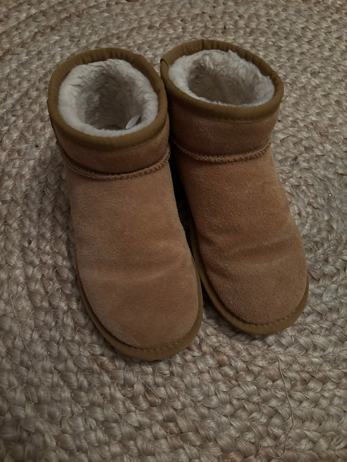 UGG mini chestnut maat 35, Jongen of Meisje, Ophalen of Verzenden, Laarzen, Zo goed als nieuw