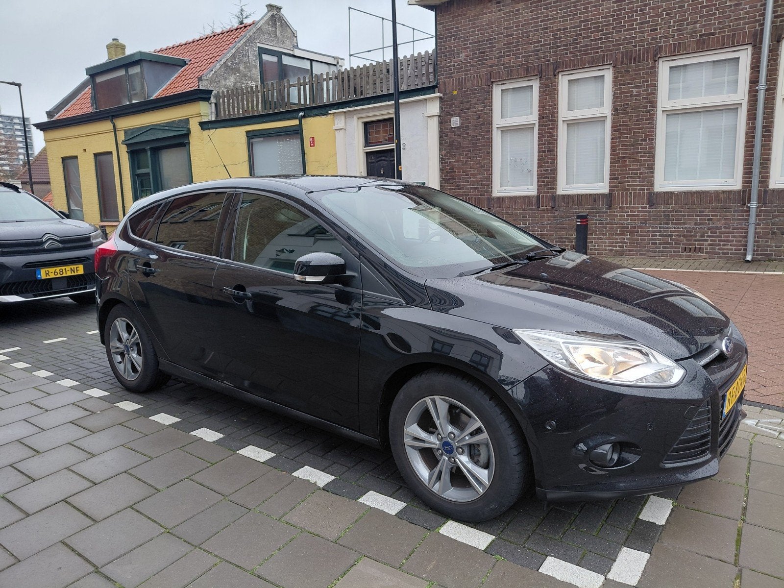 Ford Focus 1.0 Ecoboost 92KW 5D 2014 Zwart, 125 pk, 635 kg, Zwart, 1200 kg
