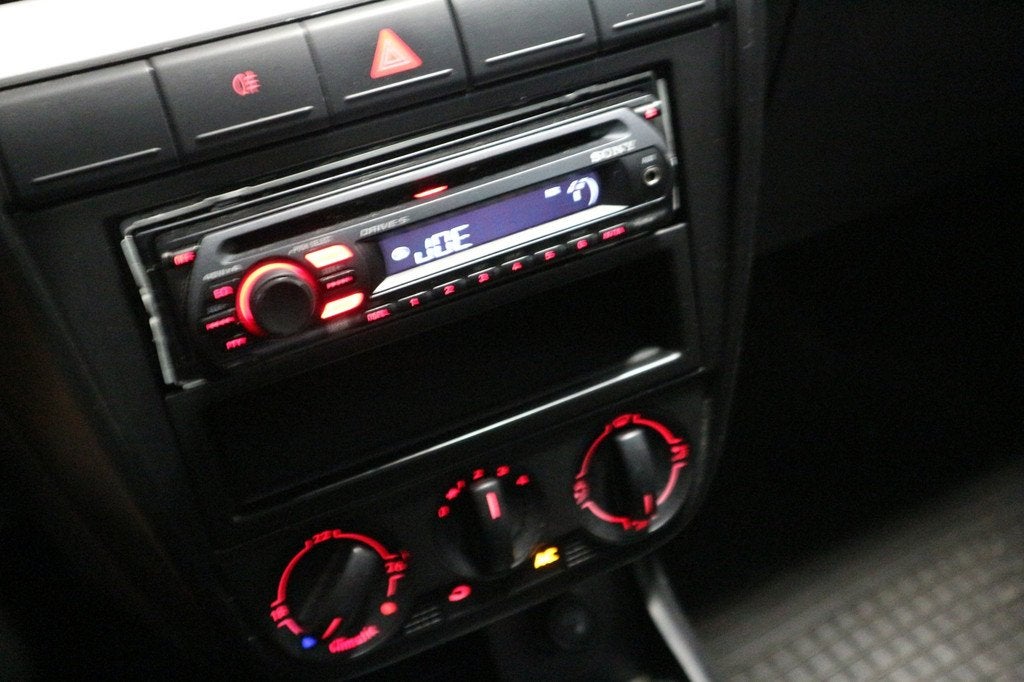 Volkswagen Fox 1.2 AIRCO / WHITE PACK / APK 5 2027 ! ! !, Auto's, Volkswagen, Voorwielaandrijving, 969 kg, 4 stoelen, 1198 cc