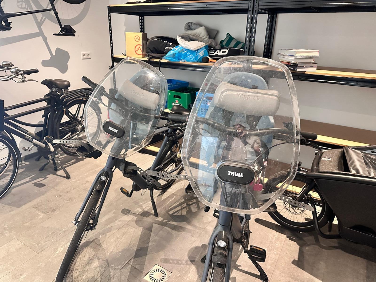 2x THULE YEPP 2 MINI - voorzitje + windscherm + slaaprol, Ophalen, Gebruikt