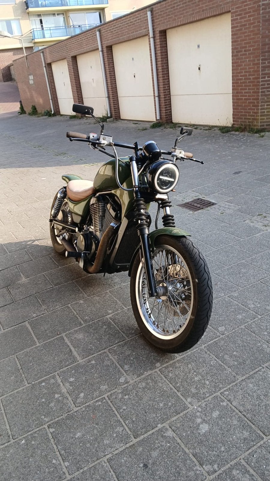 Suzuki VS 700 bobber, Particulier