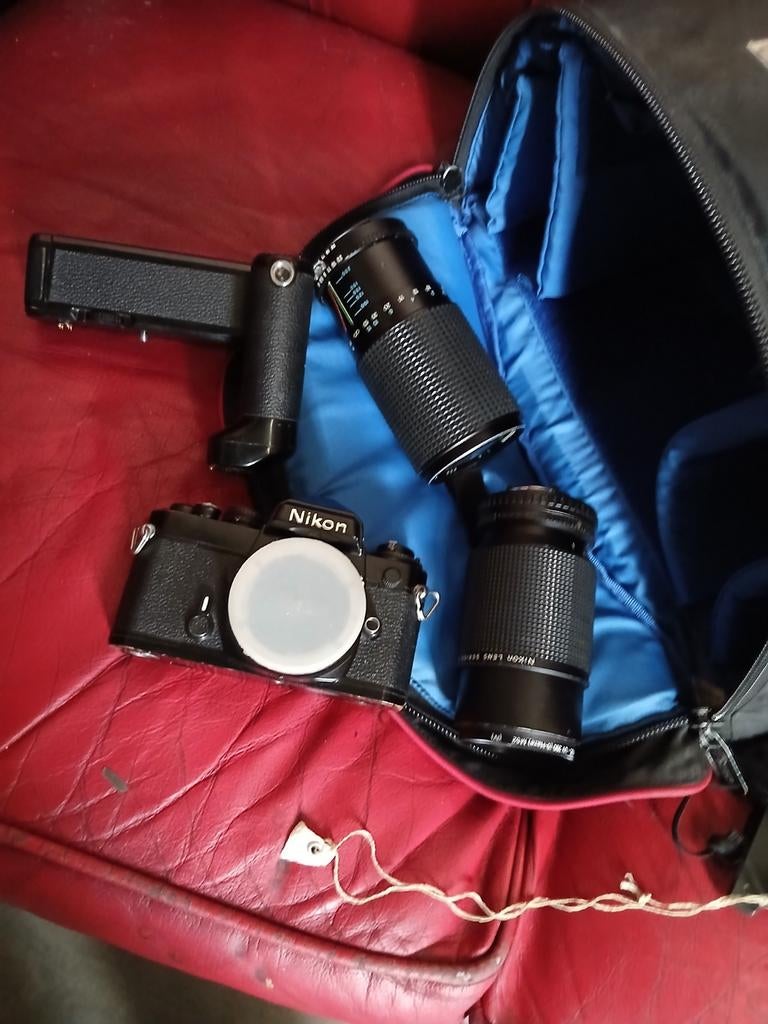 Nikon FE analoge spiegelreflexcamera met 2 lenzen, Audio, Tv en Foto, Fotocamera's Analoog, Ophalen, Gebruikt, Spiegelreflex, Nikon