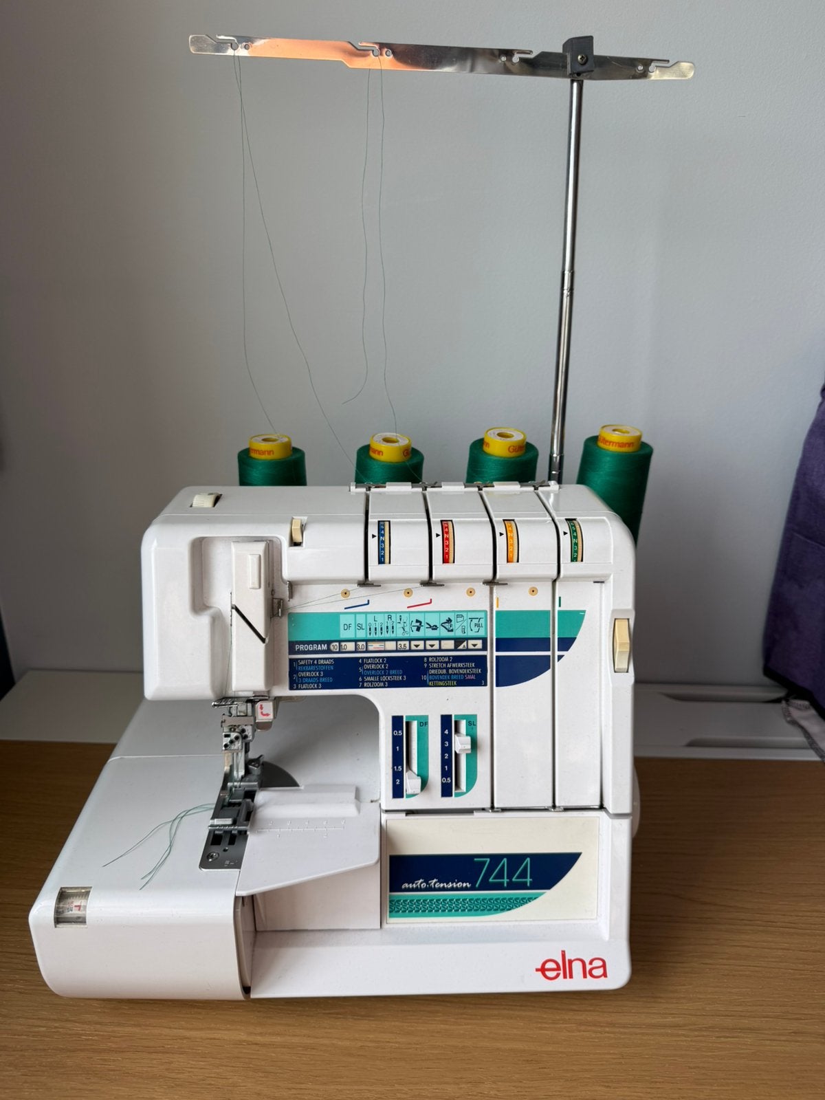 Elna 744 – lockmachine & coverlock in één | 2-in-1, Ophalen, Gebruikt, Lockmachine, Overige merken