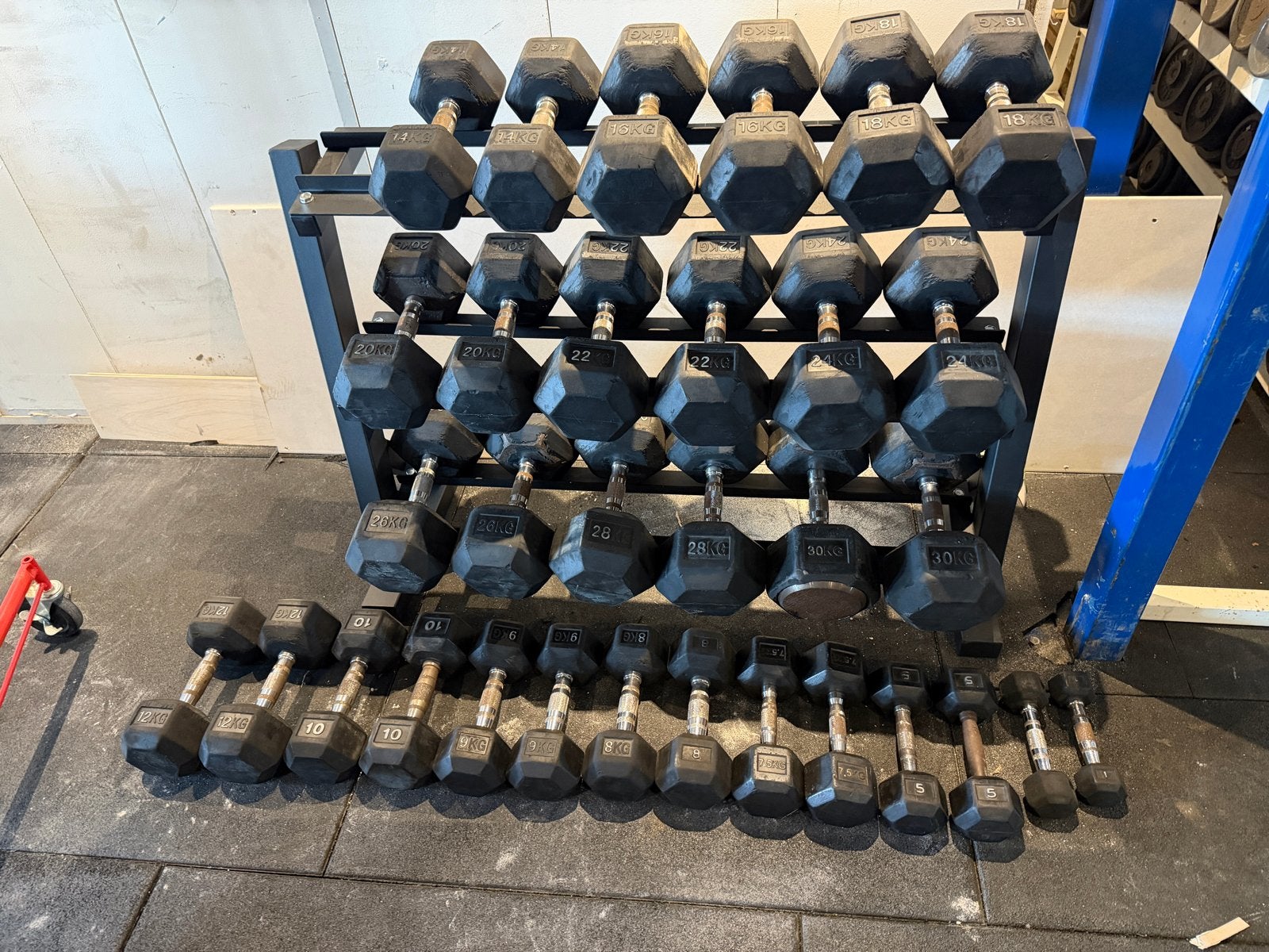 Dumbbellset met rek - Strength Shop, Sport en Fitness, Fitnessmaterialen, Ophalen of Verzenden, Gebruikt, Armen, Dumbbell