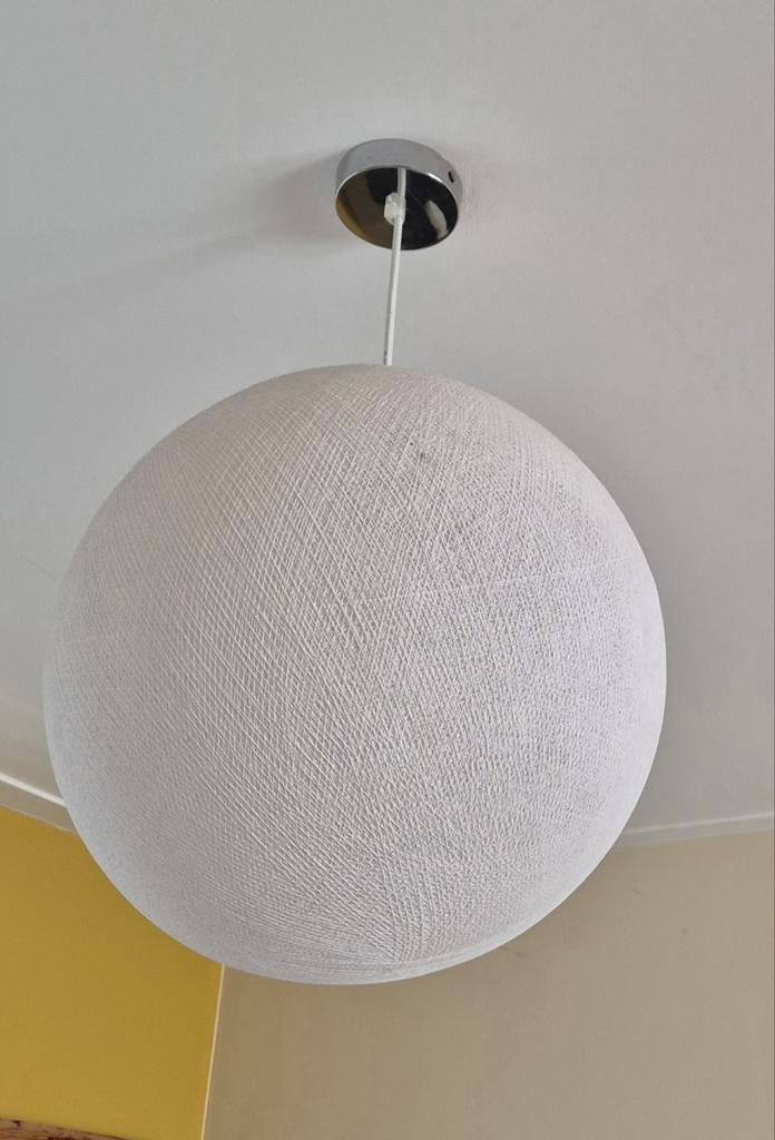 Witte bolvormige hanglamp van draad, Overige materialen, Ophalen of Verzenden, Zo goed als nieuw, Modern, Scandinavisch