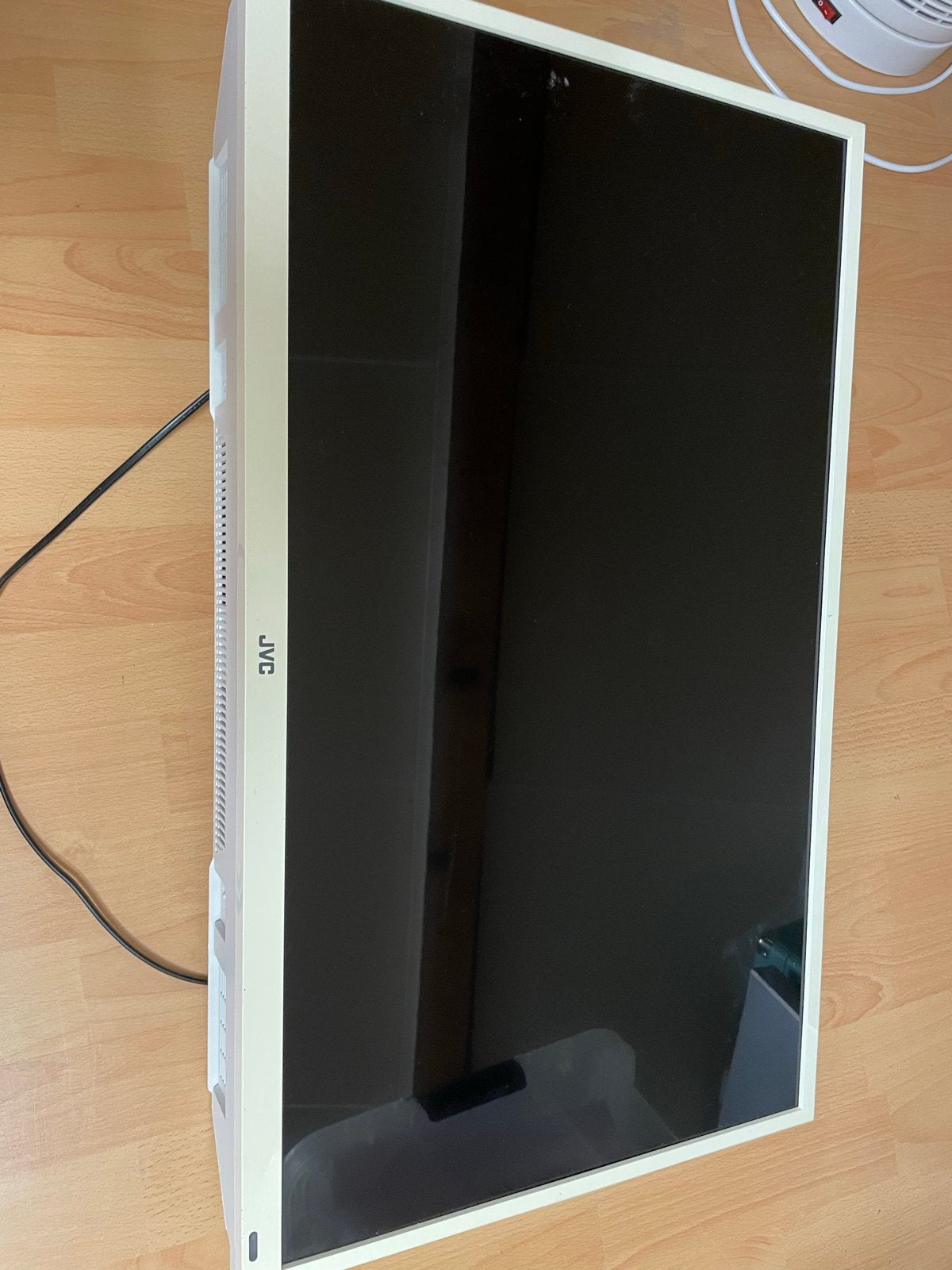 JVC TV met wandsteun, 80 cm beelddiagonaal, Gebruikt, HD Ready (720p), LCD, 80 tot 100 cm