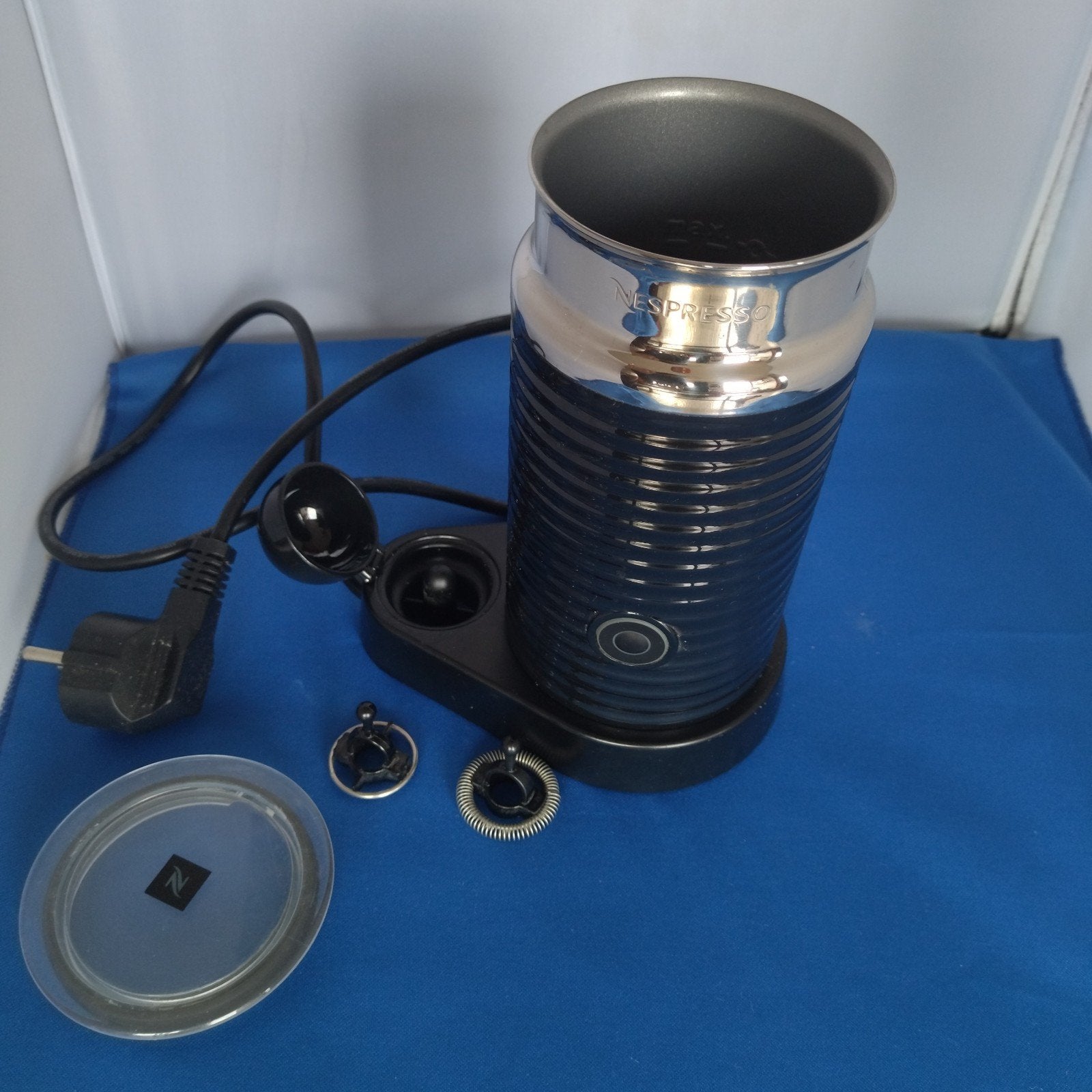 Foto 2 van Nespresso melkopschuimer