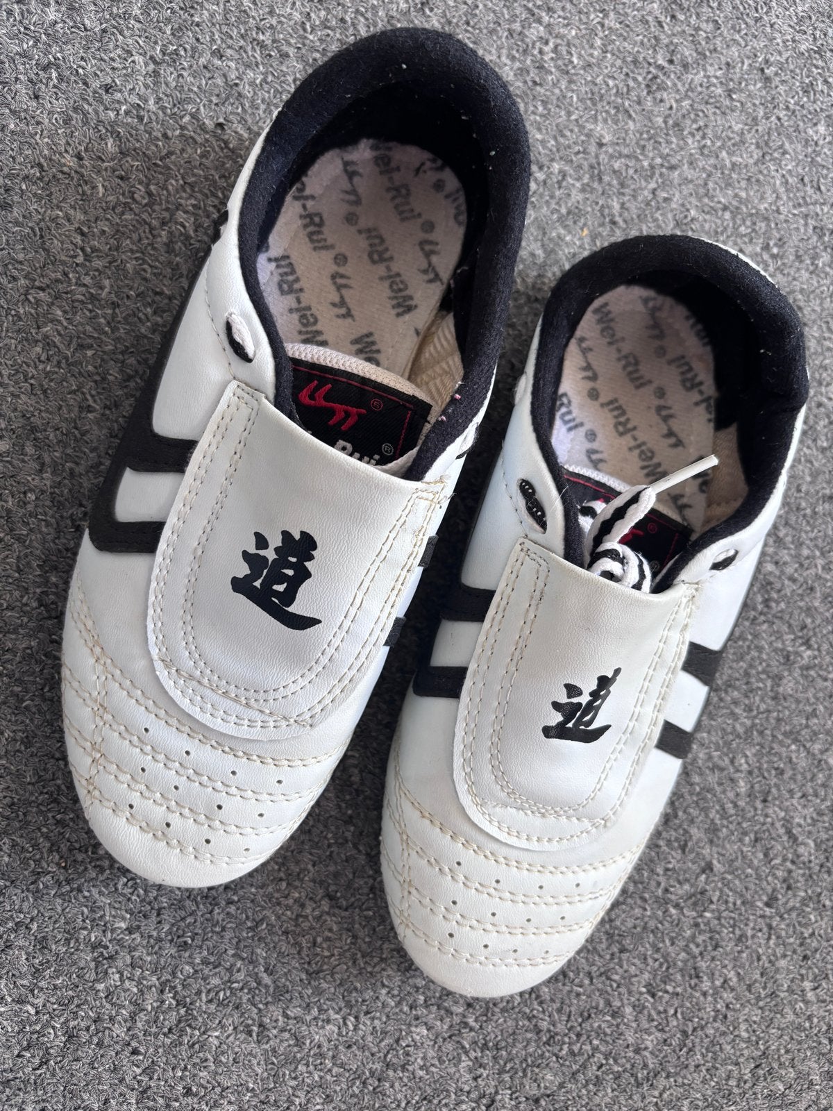 Witte Taekwondo Schoenen Maat 34 (valt als 33), Ophalen of Verzenden, Gebruikt, Taekwondo, Vechtsportschoenen