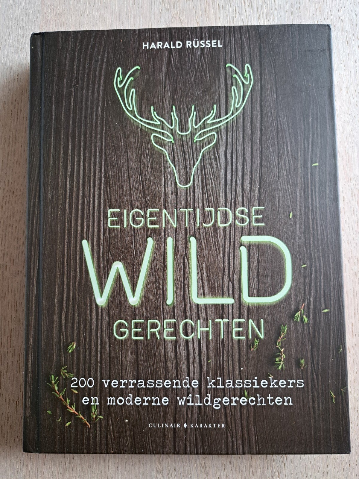 Eigentijdse Wild gerechten - Harald Russel, Boeken, Ophalen of Verzenden, Zo goed als nieuw