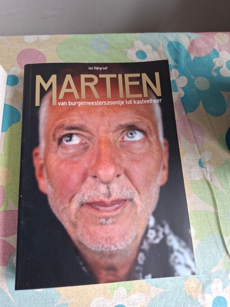 Nieuwe boeken: Martien, Erica en De Familie Meiland, Boeken, Biografieën, Ophalen of Verzenden, Nieuw, Jan Dijkgraaf & Timon Moll