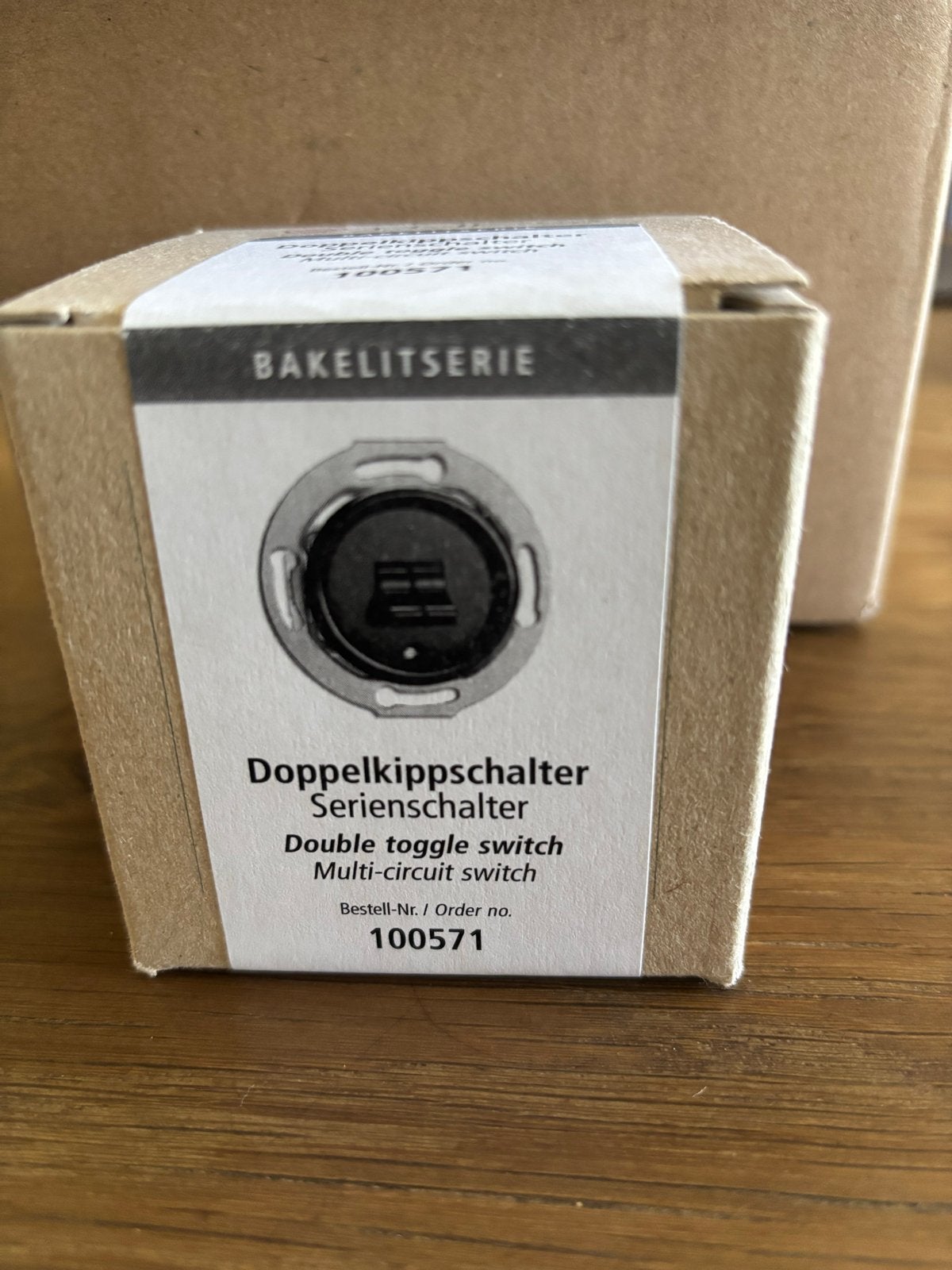 Dubbele tuimelschakelaar - Bakeliet - Nieuw in doos, Doe-het-zelf en Verbouw, Elektra en Kabels, Ophalen of Verzenden, Nieuw, Overige merken